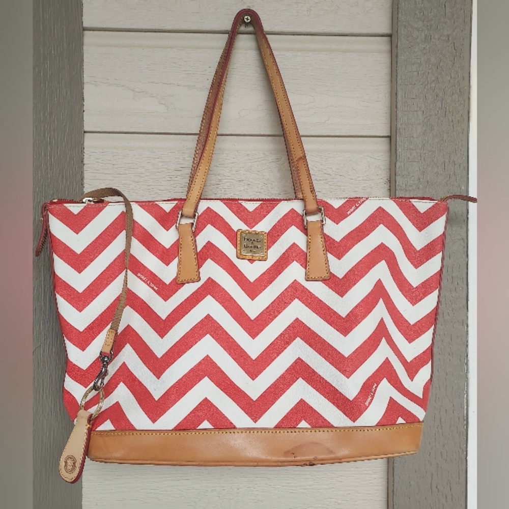 Dooney & Bourke  Red and White Chevron Design V Shaped Stripes Tote Bag Zipper